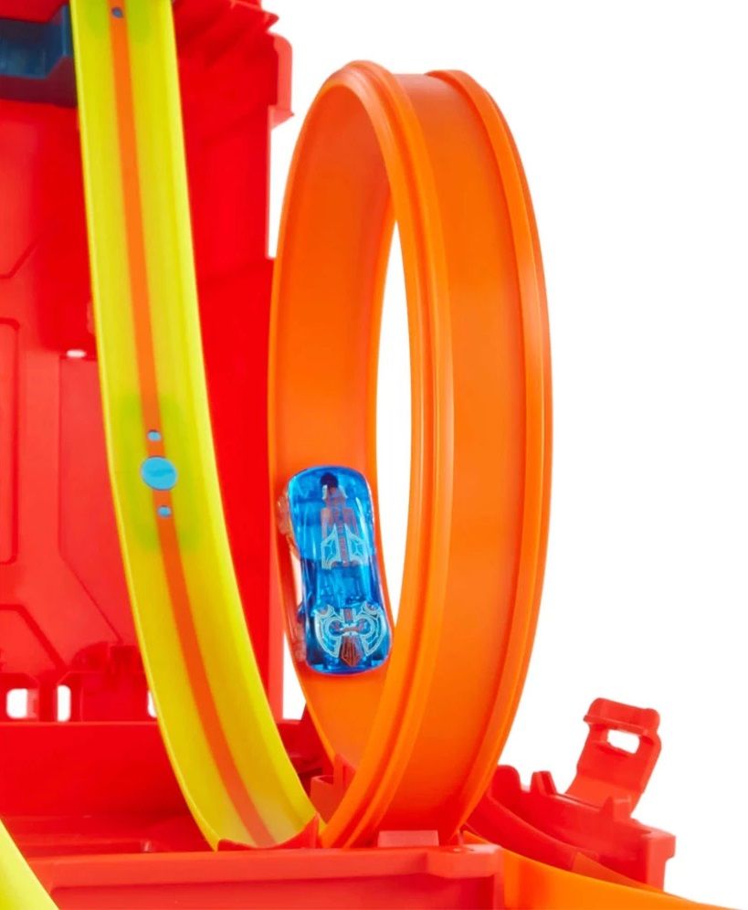 Игрален комплект Hot Wheels Писта в кутия Туба за гориво Отлична цена Ozone bg