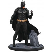 Статуетка Diamond Select DC Comics: Batman - Christian Bale (The Dark Knight), 23 cm