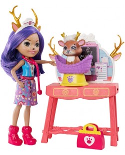 Игрален комплект Mattel Enchantimals - Ветеринарният кабинет на Danessa Deer и еленчето Sprint