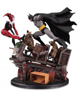 Фигура DC Collectibles - Batman vs Harley Quinn, 44 cm