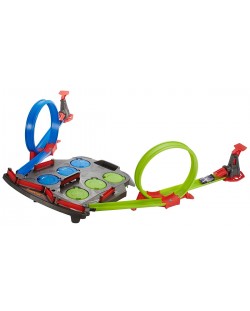 Комплект за състезателни скокове Hot Wheels от Mattel – с количка