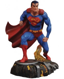 Статуетка Diamond DC Comics: Superman - Classic Superman, 25 cm