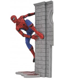 Фигура Marvel Gallery - Spider-Man Homecoming: Spider-Man, 25 cm