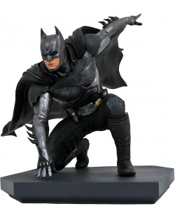 Статуетка Diamond Select DC Comics: Batman - Injustice 2, 15 cm