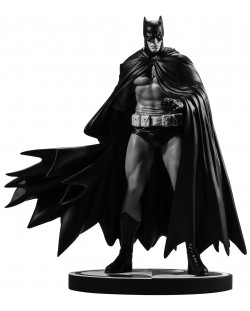 Статуетка McFarlane DC Comics: Batman - Batman (Black & White) (DC Direct) (By Lee Weeks), 19 cm