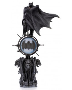 Статуетка Iron Studios DC Comics: Batman - Batman (Batman Returns) (Deluxe Version), 34 cm