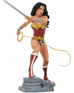 Статуетка Diamond Select DC comics: Wonder Woman - With Sword and Lasso, 23 cm