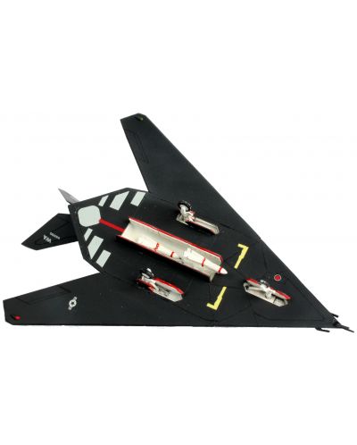Сглобяем модел на изтребител Revell - F-117 Stealth Fighter (04037) - 3