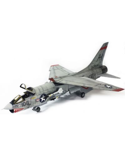 Изтребител Academy F-8E VF-111 Sundowners (12434)