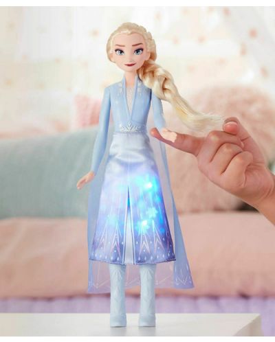 Кукла Hasbro Frozen 2 - Елза със светеща рокля - 4