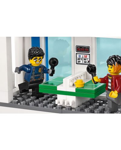Конструктор Lego City Police - Полицейски участък (60246) - 9