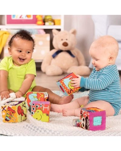 Бебешка играчка Battat - Текстилни кубчета с формички - 4