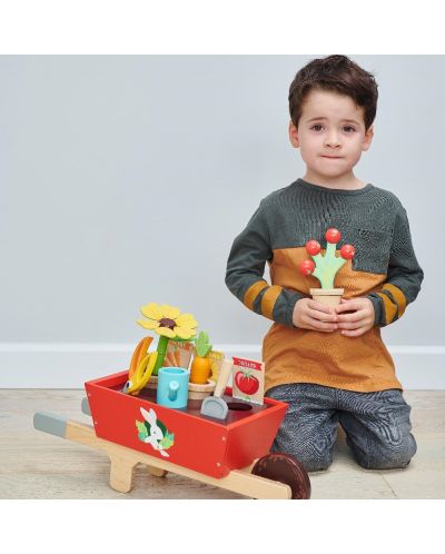 Дървен игрален комплект Tender Leaf Toys - Градинарска количка с аксесоари - 5