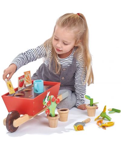 Дървен игрален комплект Tender Leaf Toys - Градинарска количка с аксесоари - 3