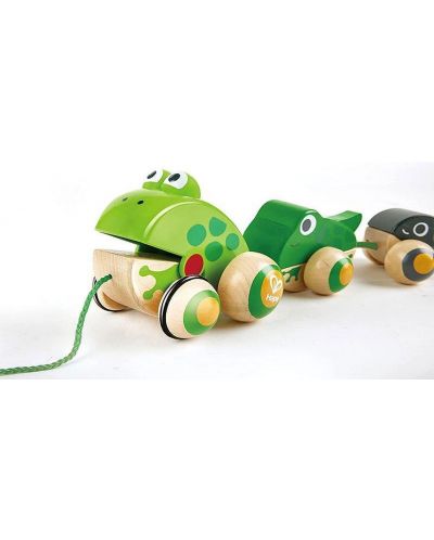 Дървена играчка за дърпане HaPe International - Семейство жабки - 2