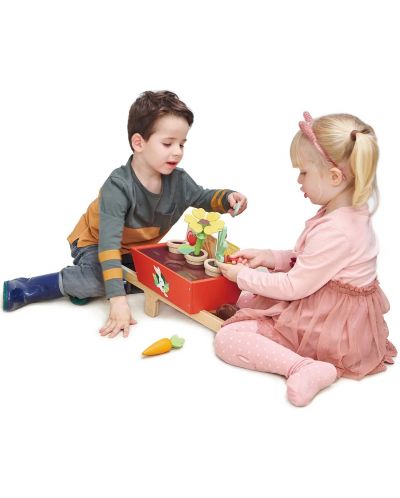 Дървен игрален комплект Tender Leaf Toys - Градинарска количка с аксесоари - 4