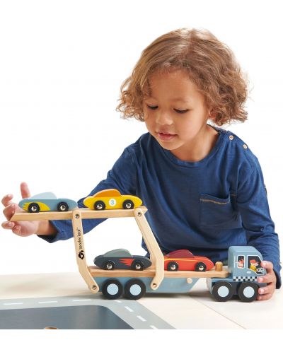 Дървен игрален комплект Tender Leaf Toys - Автовоз с 4 колички - 5