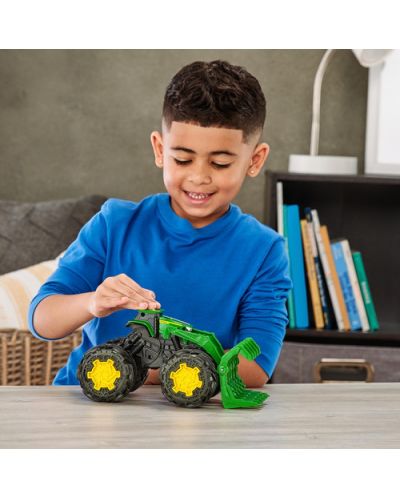 Детска играчка Tomy John Deere - Трактор, с чудовищни гуми - 7