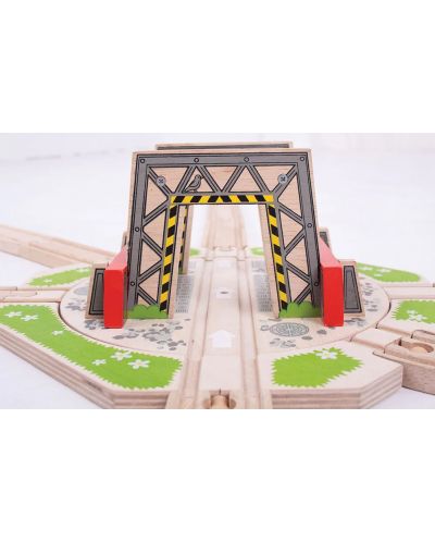 Детски дървен комплект Bigjigs - Индустриален железопътен прелез - 2