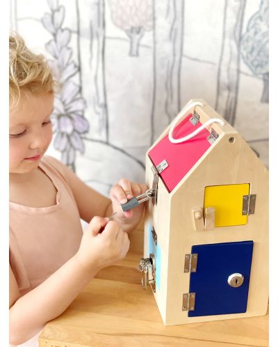 Детска дървена играчка Small Foot - Къща с ключалки - 10