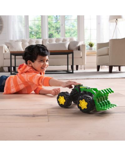 Детска играчка Tomy John Deere - Трактор, с чудовищни гуми - 6