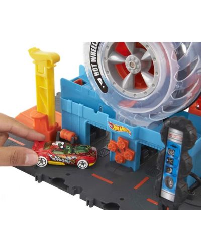 Игрален комплект Mattel Hot Wheels - Mодерен градски център за гуми  - 2