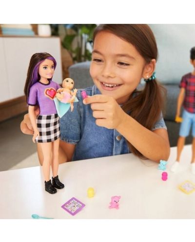 Игрален комплект Barbie Skipper - Барби детегледачка с лилави кичури и блуза със сърце - 5