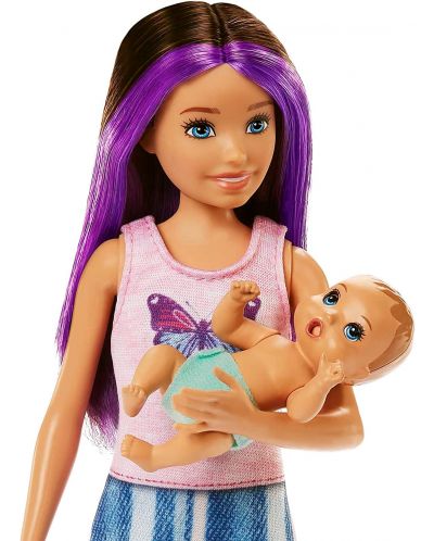 Игрален комплект Barbie Skipper - Барби детегледачка с лилави кичурии потник с пеперудка  - 5