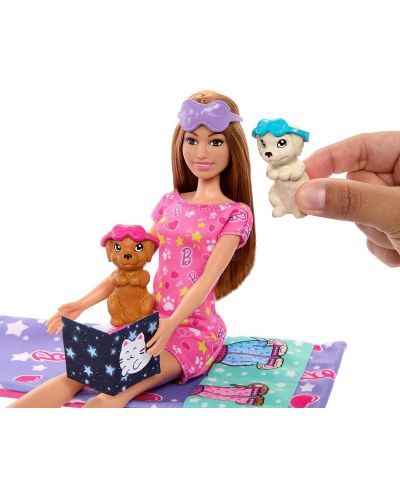 Игрален комплект Barbie Color Change - Пижамено парти с кученцaта на Барби - 3