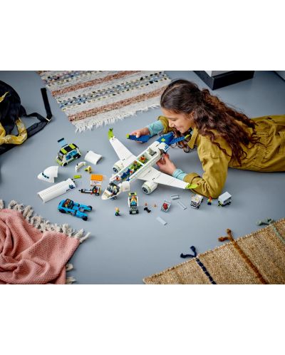 Конструктор LEGO City - Пътнически самолет (60367) - 9
