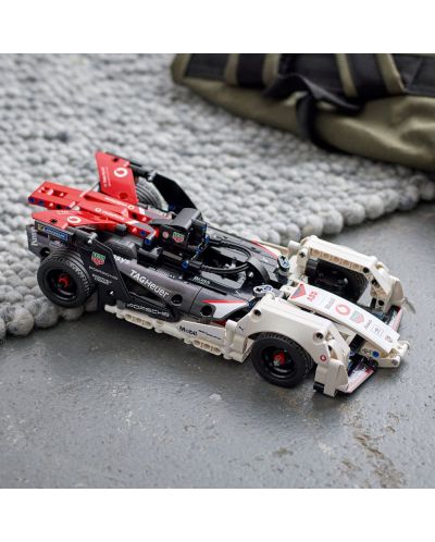 Конструктор LEGO Technic  - Formula E Porsche 99X Electric (42137) - 6