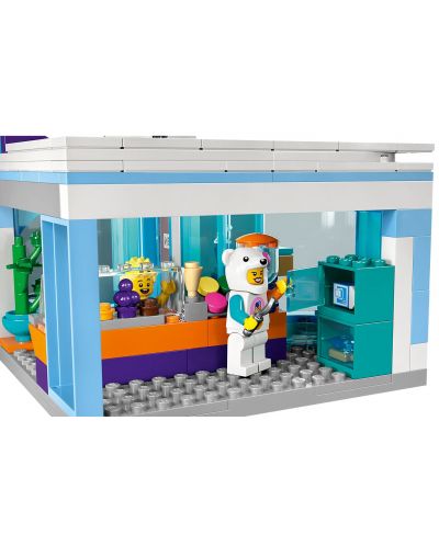 Конструктор LEGO City - Магазин за сладолед (60363) - 5