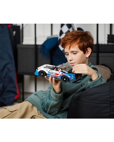 Конструктор LEGO Technic - NASCAR Chevrolet Camaro ZL1 (42153) - 9