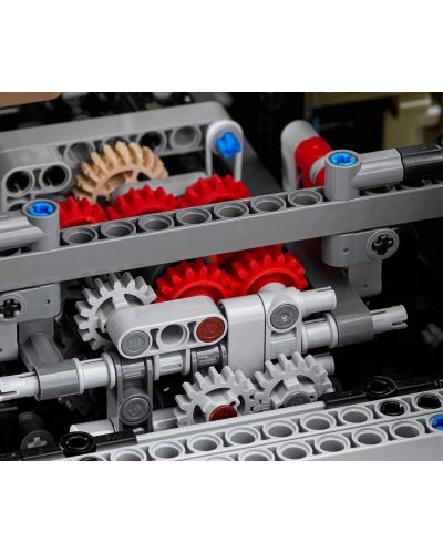 Конструктор LEGO Technic - Land Rover Defender (42110) - 6