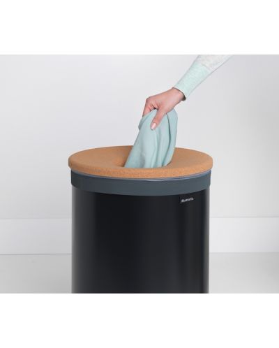 Кош за пране Brabantia - 60 l, черен, корков капак - 6