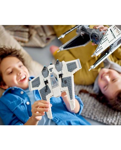 Конструктор LEGO Star Wars - Мандалорски изтребител срещу Тай прехващач (75348) - 9