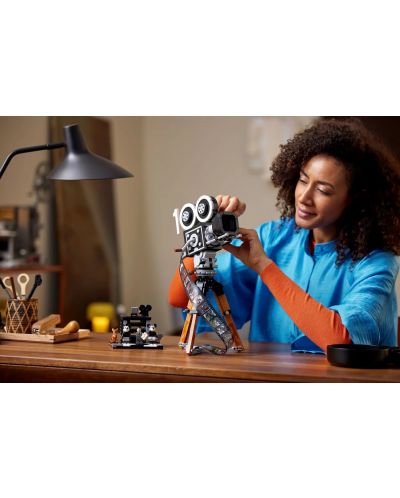 Конструктор LEGO Disney - Камерата на Уолт Дисни (43230) - 9