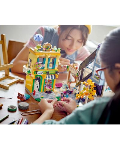 Конструктор LEGO Friends - Магазин за мебели и цветя в центъра (41732) - 5