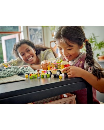 Конструктор LEGO Friends - Камион за хот-дог (42633) - 4