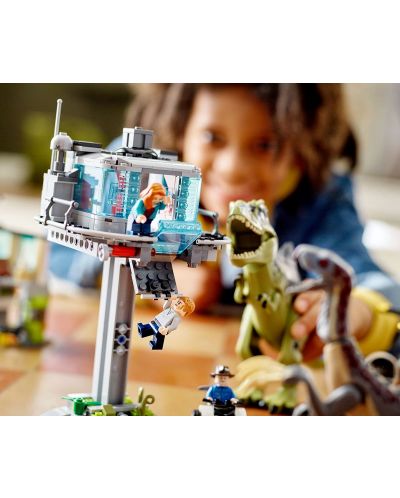 Конструктор LEGO Jurassic World - Атака на Гигантозавър и Теризинозавър (76949) - 9