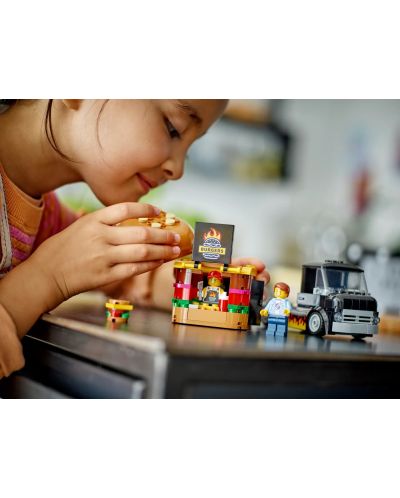 Конструктор LEGO City - Камион за бургери (60404) - 8