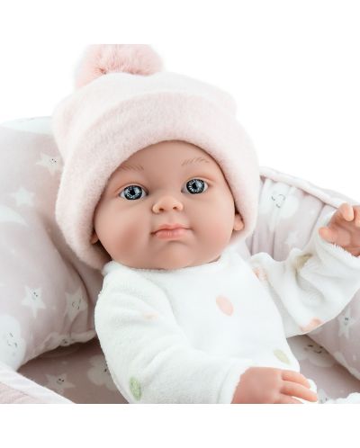 Кукла бебе Paola Reina Mini Pikolines - Момиче с легълце, 32 cm - 2