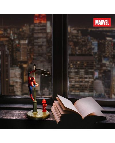 Лампа Paladone Marvel: Spider-Man - Spidey on Lamp, 33 cm - 5