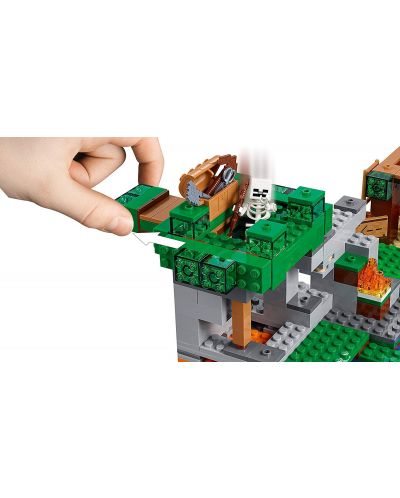 Конструктор Lego Minecraft - Нападение на скелет (21146) - 1