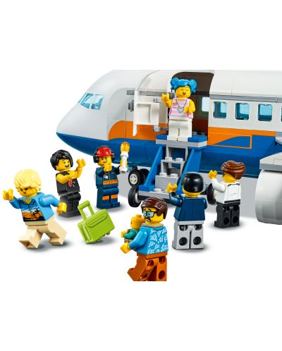 Конструктор LEGO City - Пътнически самолет (60262) - 6
