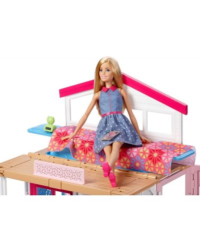 Двуетажна къща на Barbie от Mattel – Обзаведена, с дръжка за носене - 4