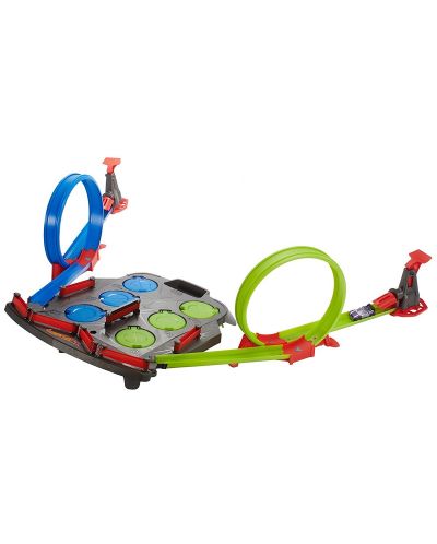 Комплект за състезателни скокове Hot Wheels от Mattel – с количка - 1
