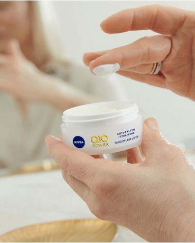 Nivea Q10 Комплект Anti-Wrinkle Power - Серум и Дневен крем, SPF15, 15 + 50 ml - 2