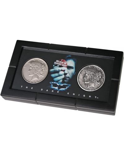 Реплика The Noble Collection DC Comics: Batman - Harvey Dent & Two-Face Coins - 1