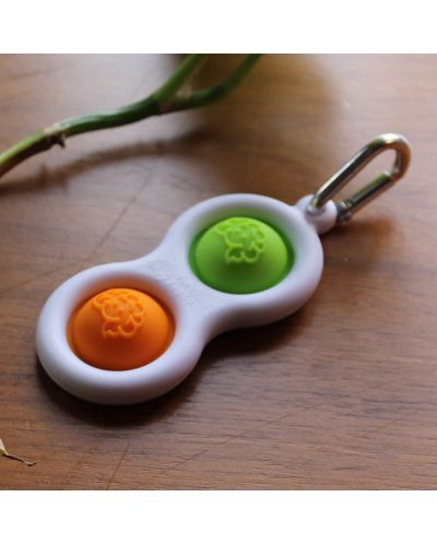 Сензорна играчка-ключодържател Tomy Fat Brain Toys - Simple Dimple, оранжева/зелена - 3